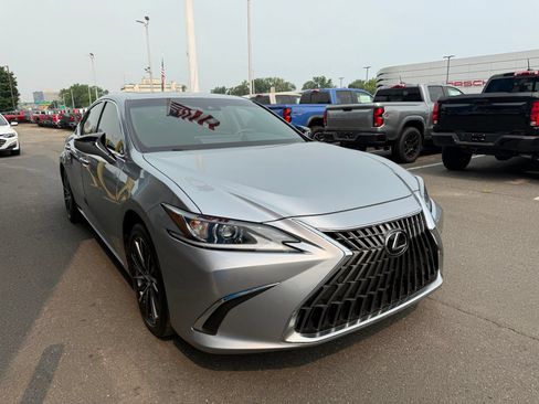 Used 2022 Lexus ES 350 w/ Premium Package FWD image 4