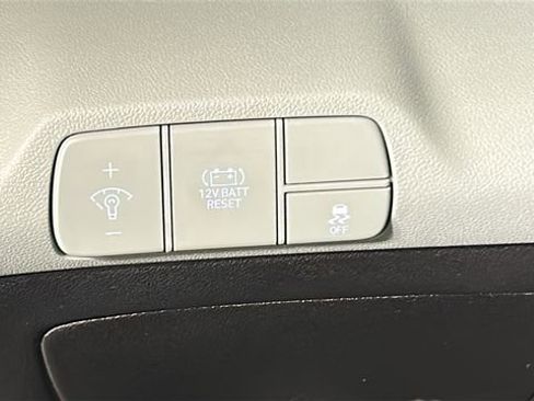 Used 2025 Hyundai Elantra Limited FWD image 20