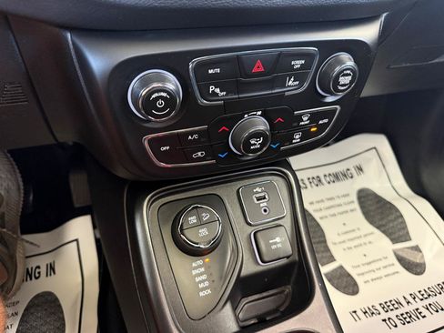 Used 2021 Jeep Compass Trailhawk w/ Sun and Sound Group AWD/4WD image 28