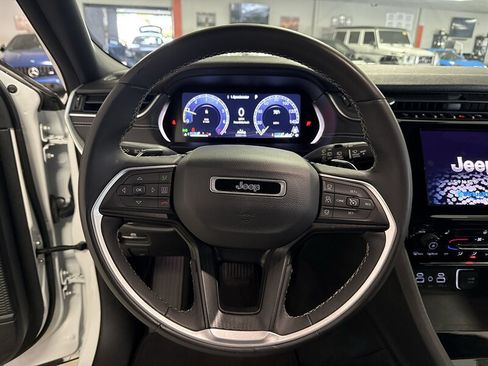 Used 2024 Jeep Grand Cherokee Altitude AWD/4WD image 30
