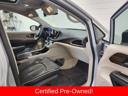 Certified 2023 Chrysler Pacifica Limited FWD image 36