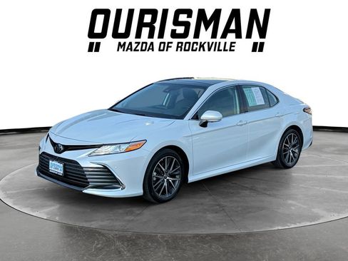 Used 2023 Toyota Camry XLE w/ Navigation Package image 2