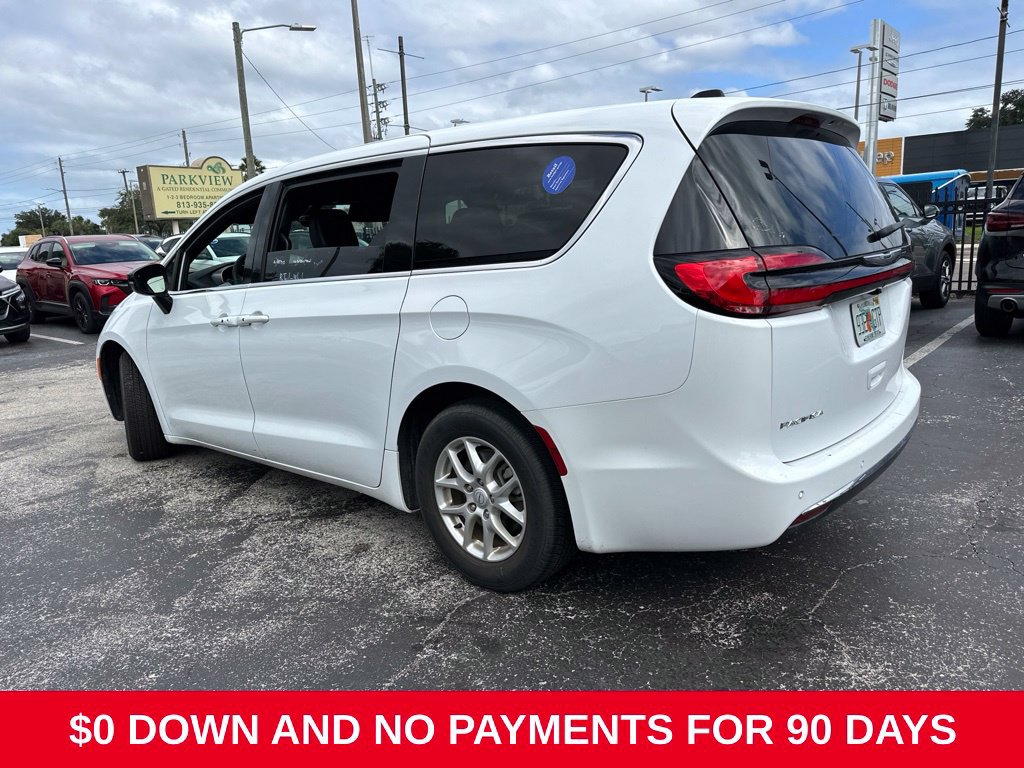 Used 2026 Chrysler Pacifica Select FWD image 4