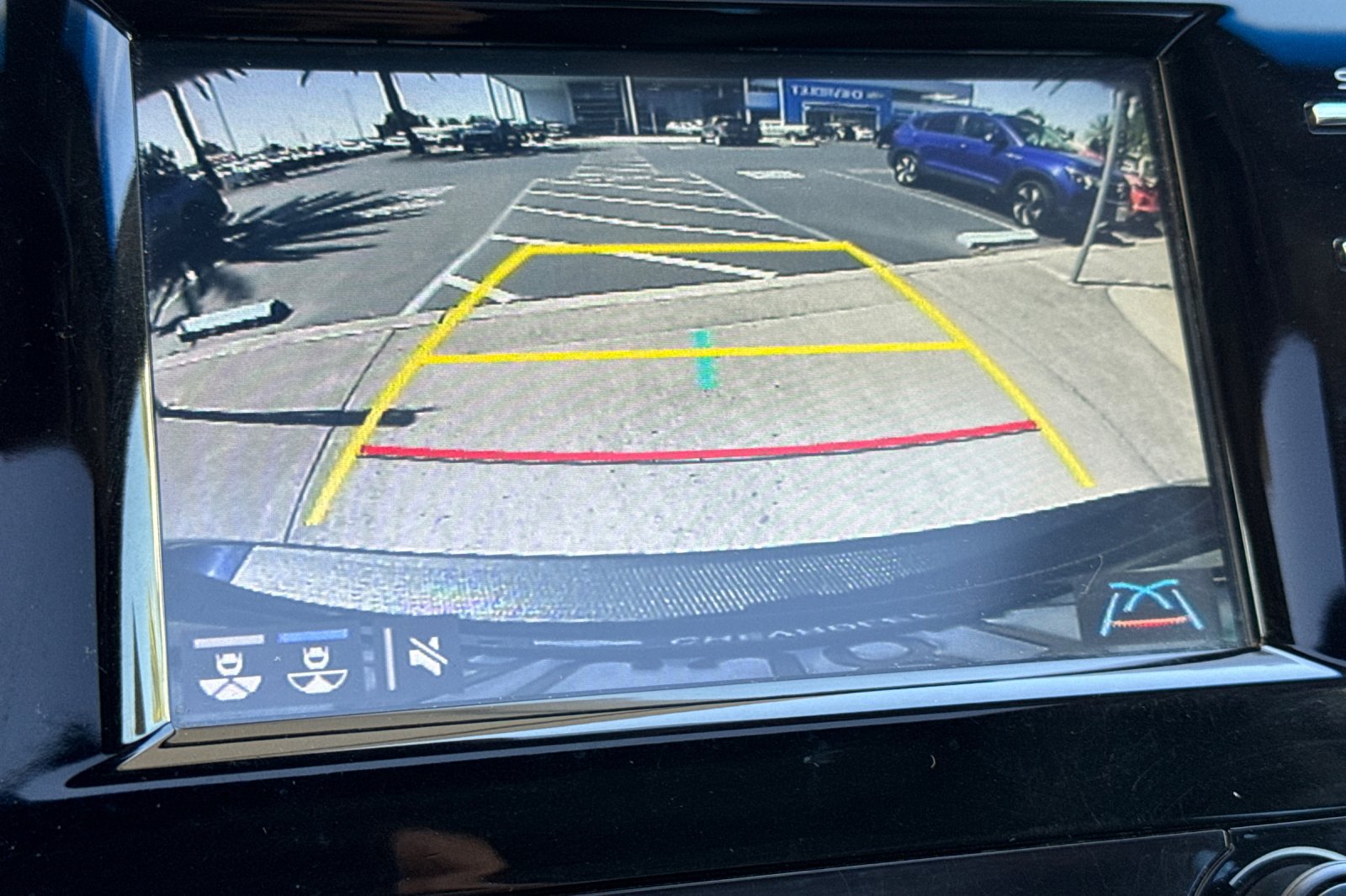 Used 2018 Toyota Camry SE w/ Moonroof Package FWD image 19