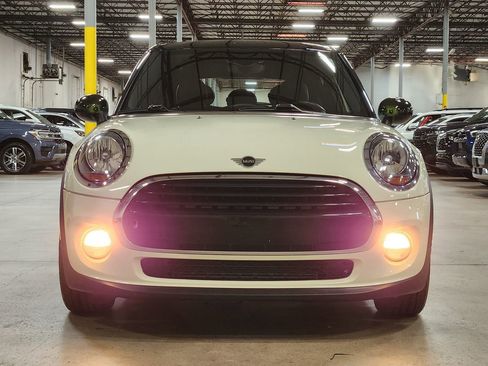 Used 2019 MINI Cooper 4-Door Hardtop image 3
