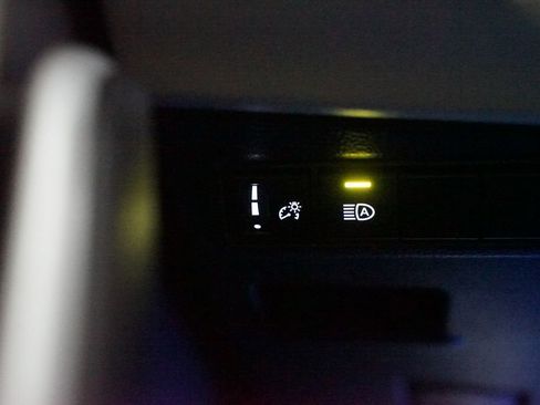 Certified 2025 Toyota Corolla Cross L image 23