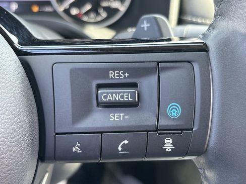 Used 2022 Nissan Rogue SV w/ SV Premium Package image 11