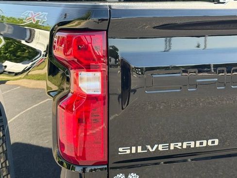 Used 2025 Chevrolet Silverado 1500 LT AWD/4WD image 20