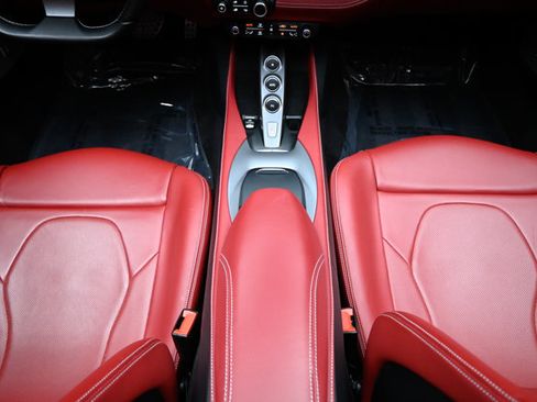 Used 2022 Ferrari Portofino M RWD image 9