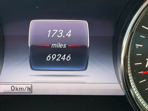 Used 2018 Mercedes-Benz E 300 4MATIC image 23
