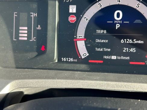 Certified 2025 Toyota Tacoma SR image 31