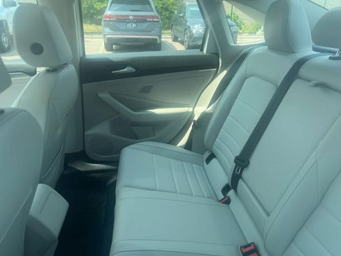 Used 2023 Volkswagen Jetta SE FWD image 5