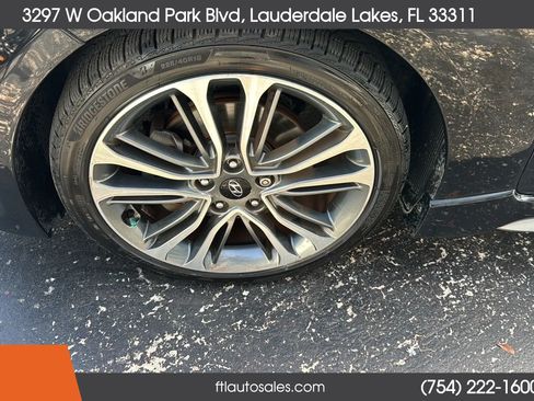 Used 2016 Hyundai Veloster Turbo w/ Option Group 04 FWD image 17