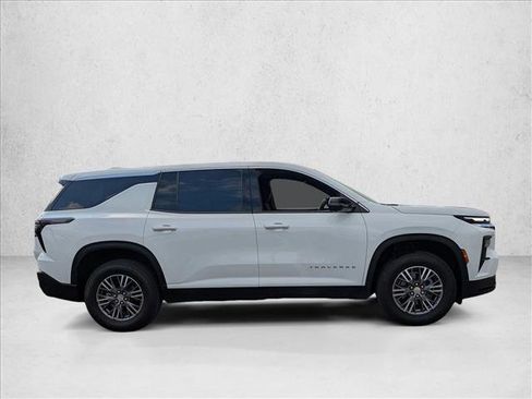 Used 2024 Chevrolet Traverse LS image 4