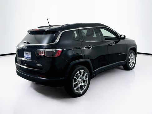Used 2022 Jeep Compass Latitude w/ Sun and Sound Group AWD/4WD image 5