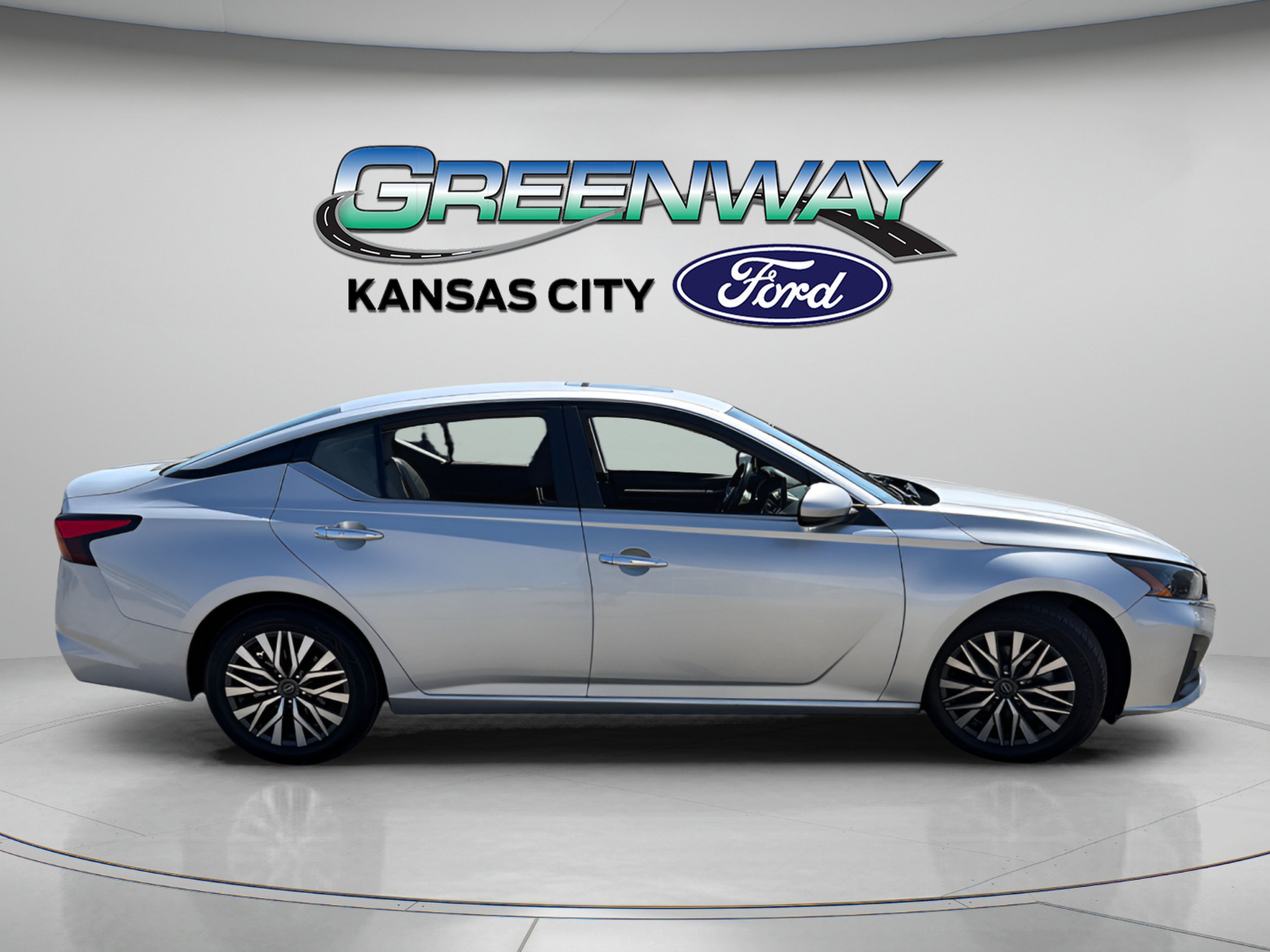Used 2023 Nissan Altima 2.5 SV w/ SV Premium Package FWD image 9