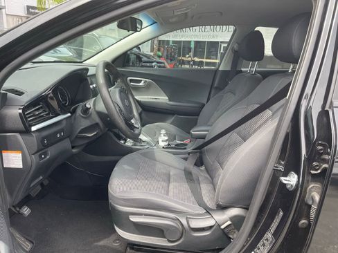 Used 2021 Kia Niro LX image 6