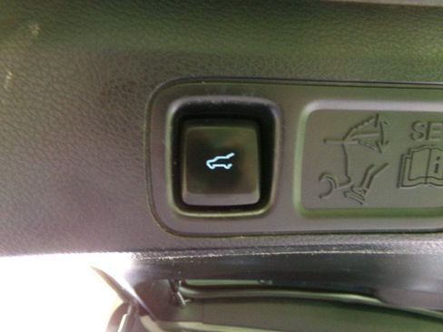 Used 2019 Ford Expedition Limited w/ Equipment Group 303A AWD/4WD image 34