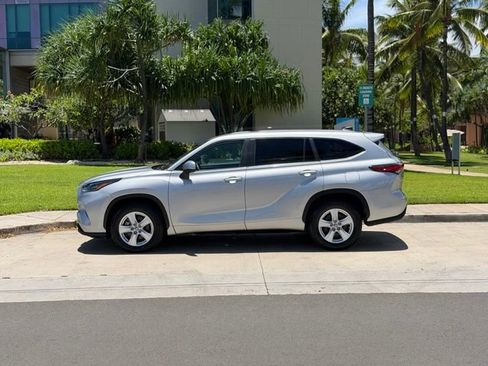Used 2023 Toyota Highlander Limited FWD image 8