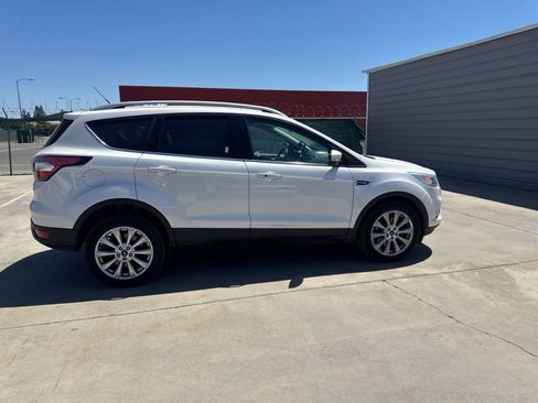 Used 2017 Ford Escape Titanium w/ Canadian Touring Package AWD/4WD image 4