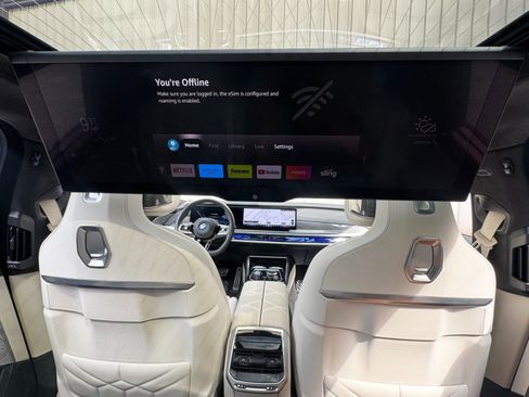 Used 2023 BMW i7 xDrive60 w/ Executive Package 2 AWD/4WD image 48