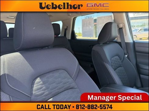 Used 2025 Nissan Pathfinder SV AWD/4WD image 4
