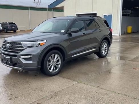 Used 2020 Ford Explorer XLT w/ Equipment Group 202A AWD/4WD image 4