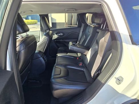 Used 2019 Jeep Cherokee Latitude Plus image 14