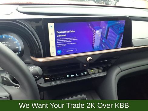 Used 2025 Toyota Crown Signia w/ Advanced Technology Package image 17