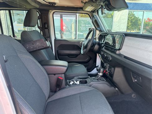 Used 2024 Jeep Wrangler Unlimited AWD/4WD image 10