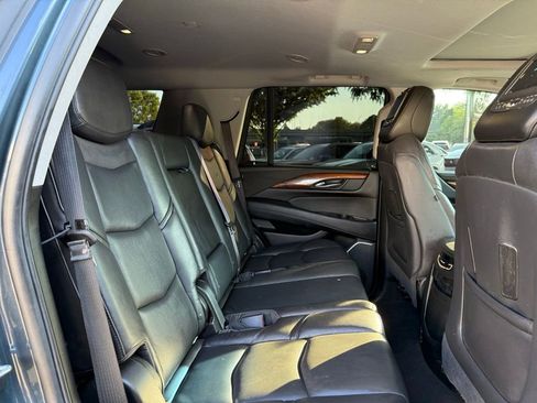 Used 2019 Cadillac Escalade Luxury AWD/4WD image 28