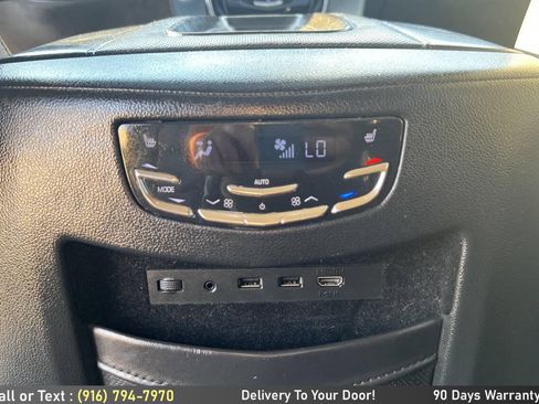 Used 2017 Cadillac Escalade ESV Platinum AWD/4WD image 31