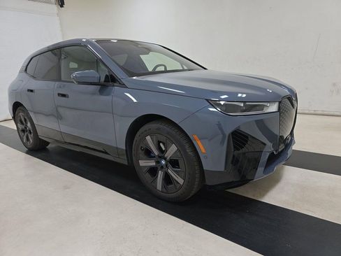 Used 2023 BMW iX xDrive50 w/ Sport Package AWD/4WD image 3
