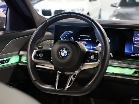 Used 2023 BMW 760i xDrive w/ Executive Package image 28