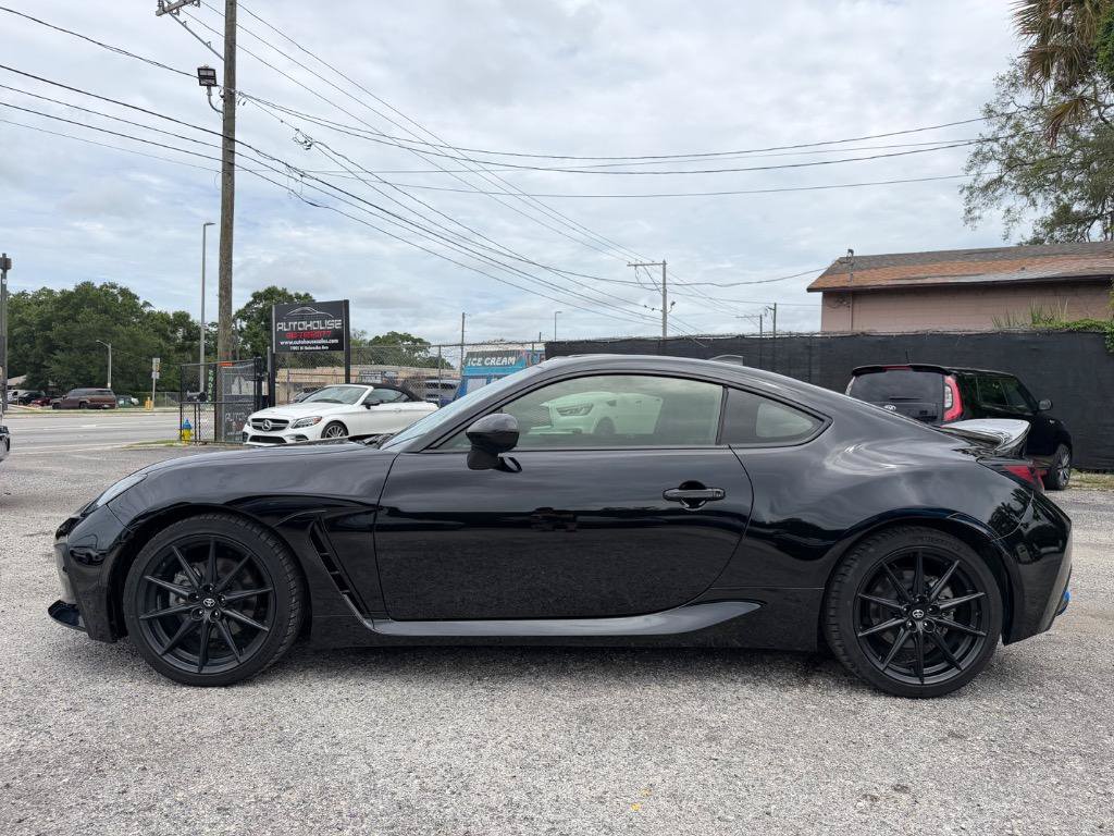 Used 2023 Toyota GR86 Premium w/ ALL Weather Mat Package (TMS) RWD image 9