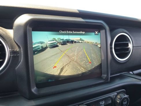 Used 2022 Jeep Wrangler Unlimited Sahara w/ Cold Weather Group AWD/4WD image 24