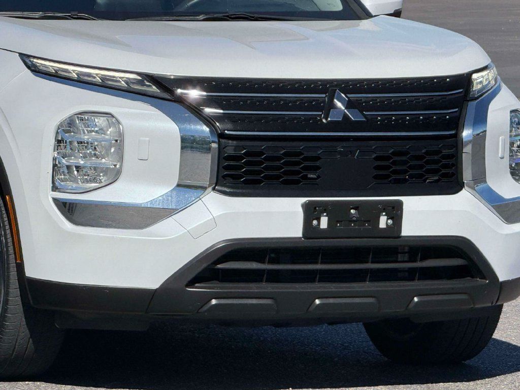 Used 2022 Mitsubishi Outlander ES AWD/4WD image 7