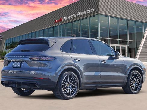 Used 2021 Porsche Cayenne image 4