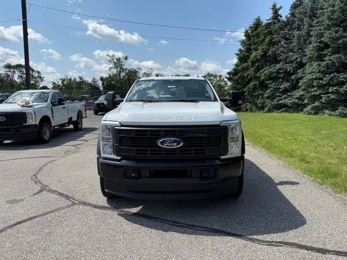 New 2025 Ford F550 4x4 Crew Cab image 1