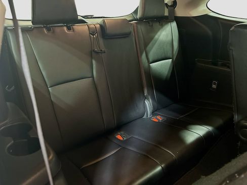 Used 2025 Toyota Highlander XLE FWD image 25
