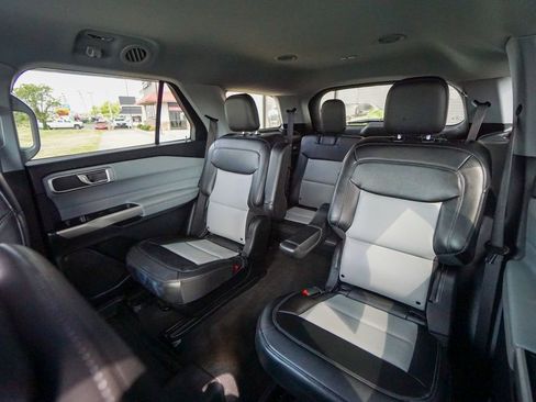 Used 2022 Ford Explorer XLT w/ Equipment Group 202A image 33