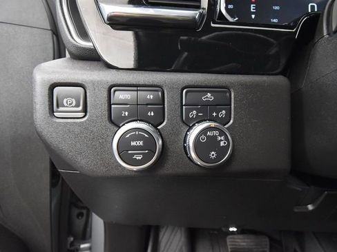 Used 2024 GMC Sierra 1500 SLE image 33