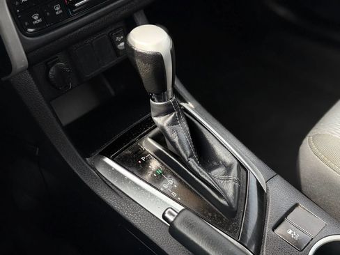 Used 2018 Toyota Corolla LE image 18