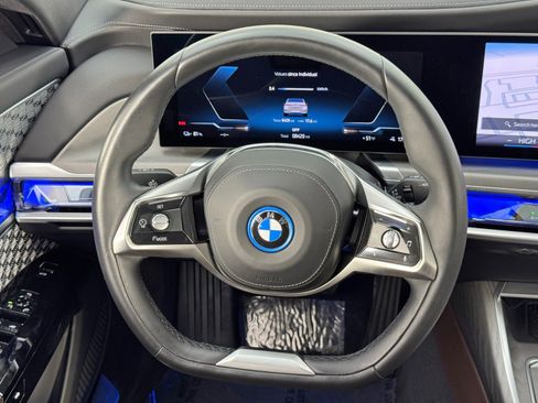 Used 2023 BMW i7 xDrive60 AWD/4WD image 17