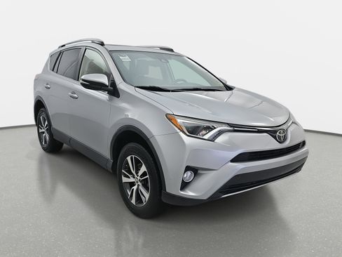 Used 2018 Toyota RAV4 XLE image 3