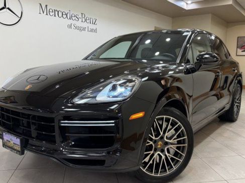 Used 2021 Porsche Cayenne Turbo image 1