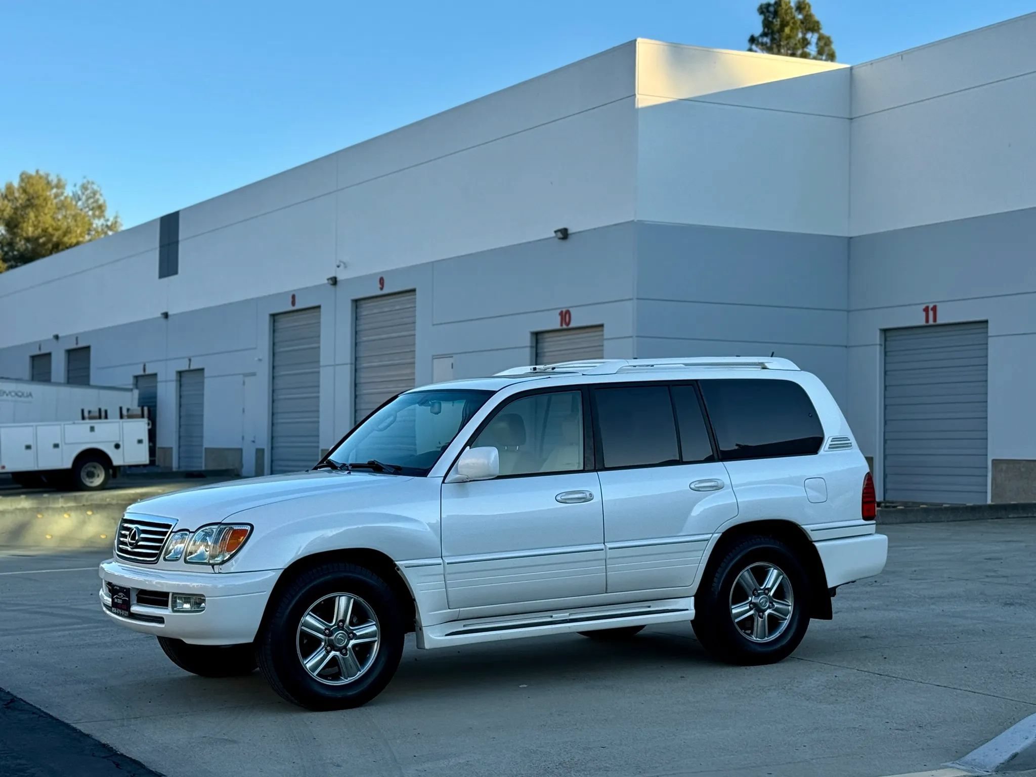 Used 2006 Lexus LX 470 4WD w/ Preferred Accessory Pkg image 8