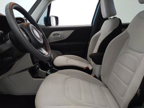 Used 2021 Jeep Renegade Latitude FWD image 17