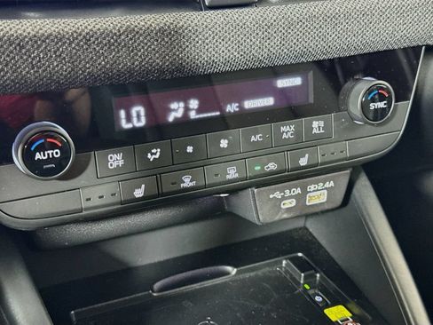 Used 2026 Subaru Outback Premium AWD/4WD image 18