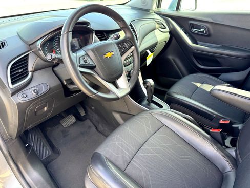 Used 2019 Chevrolet Trax LT w/ LT Convenience Package image 11